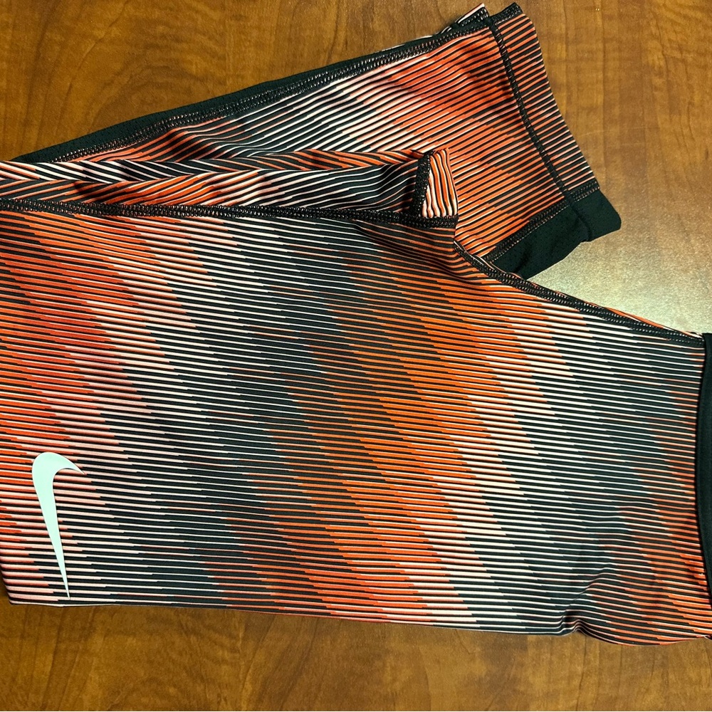 Nike Pro Dri-FIT Cool Stairstep Max Capri Leggings - Picture 2 of 3